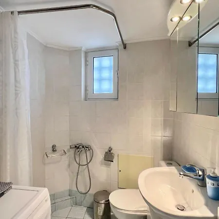 Angie A2 Close To The By 8essentially 干尼亞